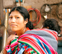 Stöd Stiftelsen Perus vänner att hjälpa fattiga barn och familjer i Inkas heliga dal